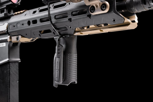 Strike Industries - M-LOK® Angled Vertical Grip - Lang - FDE - SI-AR-CMAG-L
