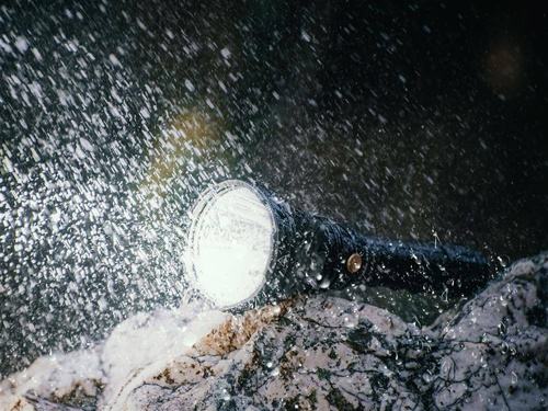 Fenix - LED Taschenlampe - 1500 Lumen - 5000 mAh - 21700 Akku - HT18