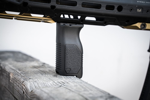Strike Industries - M-LOK® Angled Vertical Grip - Lang - FDE - SI-AR-CMAG-L