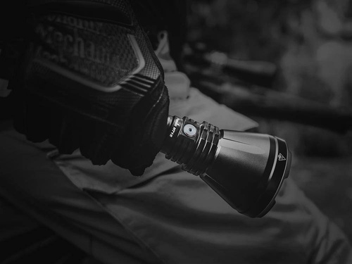 Fenix - LED Taschenlampe - 1500 Lumen - 5000 mAh - 21700 Akku - HT18