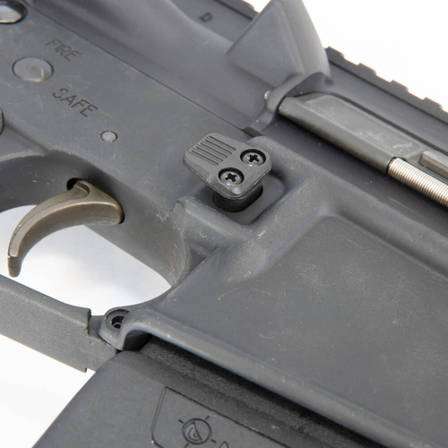 MFT - Polymer Vergrößerter Magazinauslöseknopf E-VolV für AR-15 - Schwarz - E2AREMR-BL