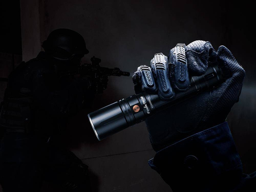 Fenix - TK30 wiederaufladbare Laser-Taschenlampe - 5000 mAh - 500 Lumen