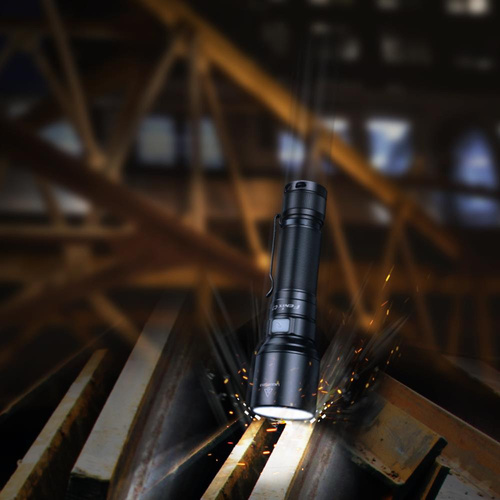 Fenix - Wiederaufladbare LED-Taschenlampe - 3000 Lumen - 5000 mAh - C7