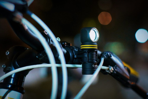 Armytek - Elf C1 USB wiederaufladbare Taschenlampe - 1000 Lumen - F05002C