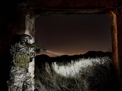 Fenix - TK30 wiederaufladbare Laser-Taschenlampe - 5000 mAh - 500 Lumen