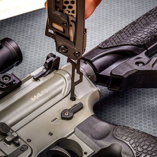 Real Avid - Mehrzweck-Reinigungswerkzeug  AR15 Gun Tool AMP™ - AVGTAMP-AR