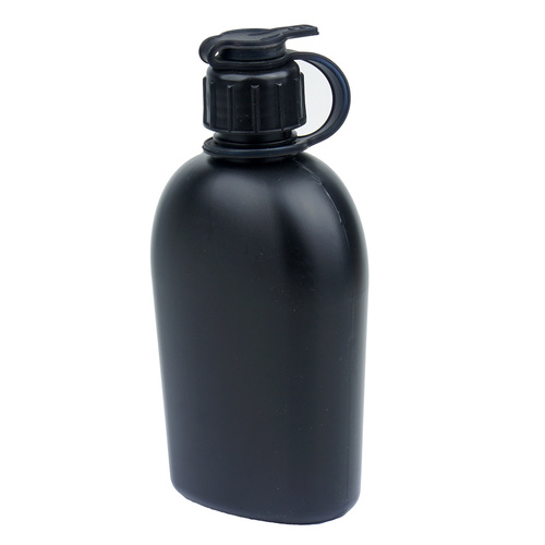 Militärische Gasmaske OM-90 mit einer Wasserflasche