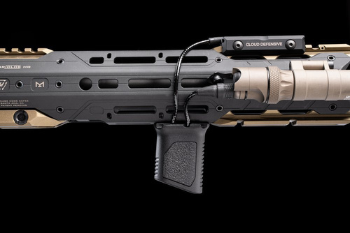 Strike Industries - M-LOK® Angled Vertical Grip - Kurz - FDE - SI-AR-CMAG-S